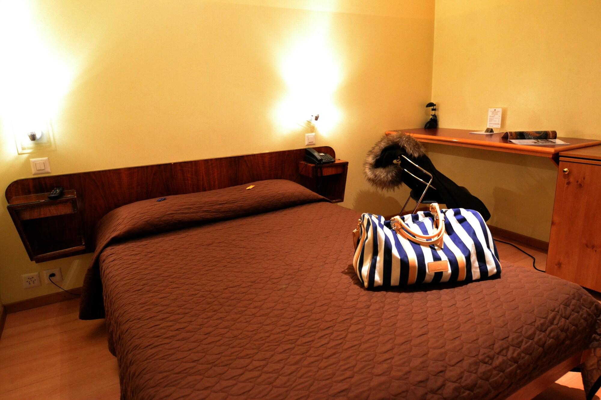 Hotel Moderne Geneva Bagian luar foto